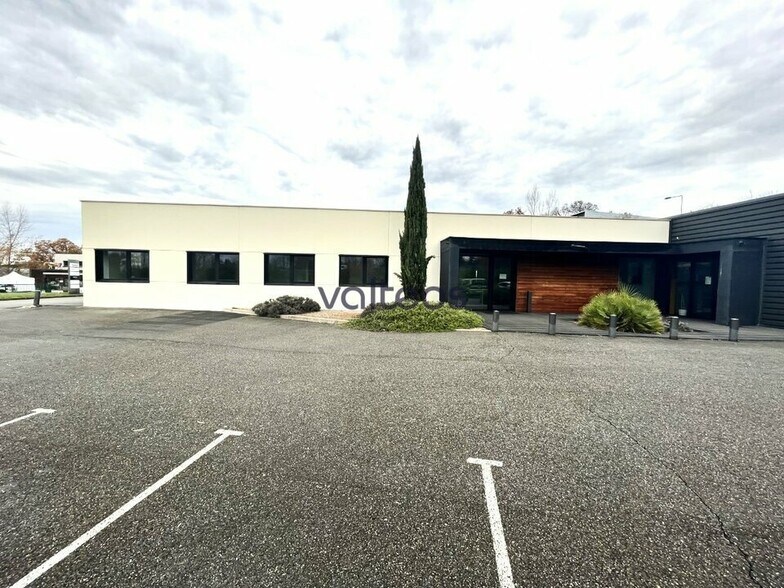 2 Rue Jean Monnet, Saint-Jean à louer - Photo de l’immeuble – Image 3 sur 9