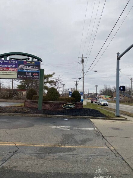 8060 Reading Rd, Cincinnati, OH à louer - Photo de l’immeuble – Image 2 sur 6