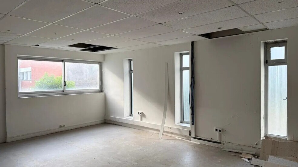 Local d'activités dans Montrouge à vendre - Photo de l’immeuble – Image 2 sur 11