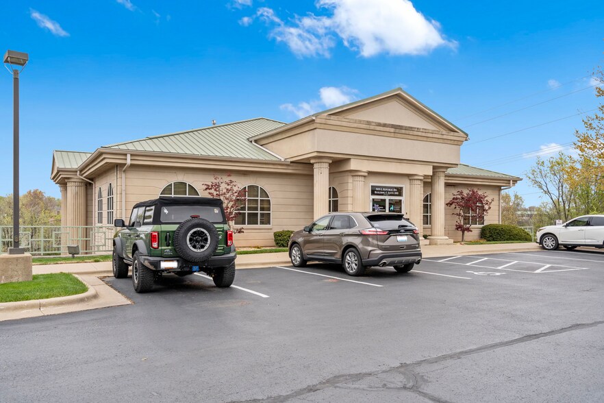 909 E Republic Rd, Springfield, MO à louer - Photo de l’immeuble – Image 2 sur 40