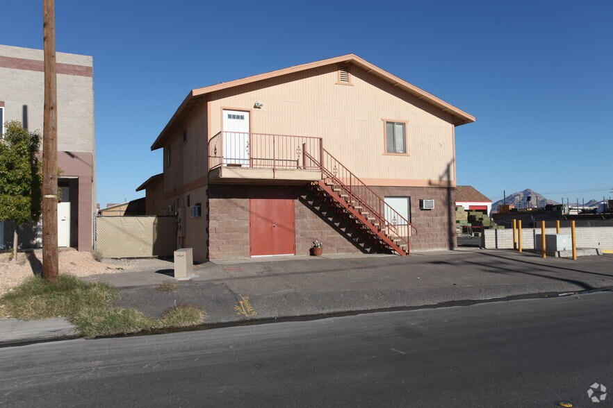 247 Elliott Rd, Henderson, NV à louer - Photo de l’immeuble – Image 3 sur 5