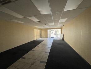 2833-2949 E Desert Inn Rd, Las Vegas, NV à louer Photo de l’immeuble– Image 1 sur 6