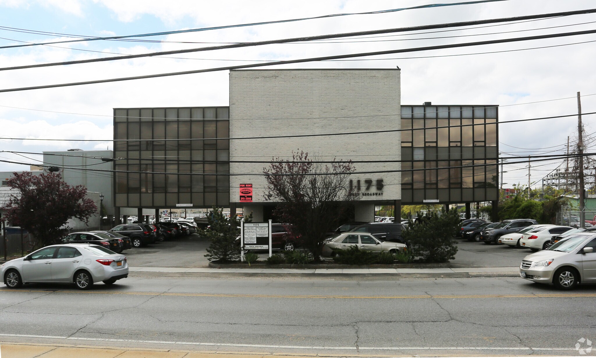 1175 W Broadway, Hewlett, NY à louer Photo principale– Image 1 sur 24