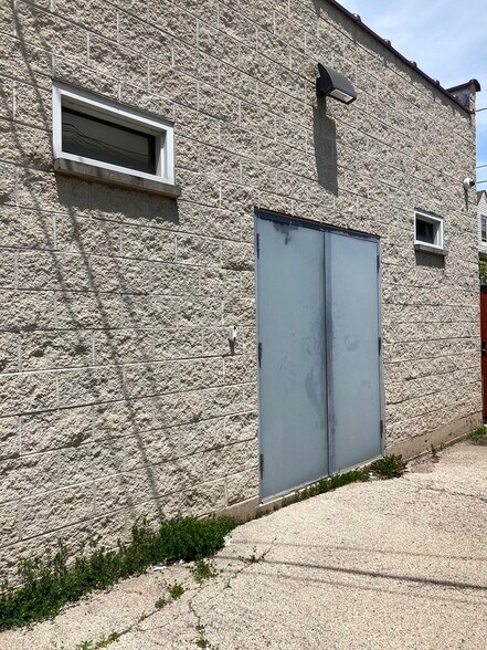 4639 W Armitage Ave, Chicago, IL à vendre - Photo de l’immeuble – Image 3 sur 6