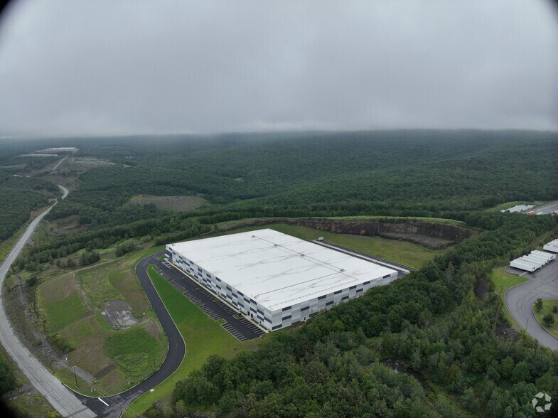 Valley View Dr, Jessup, PA à louer – Image 2 sur 9
