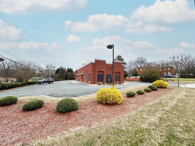 8810 Patterson Ave, Richmond, VA à louer - Photo de l’immeuble – Image 3 sur 4