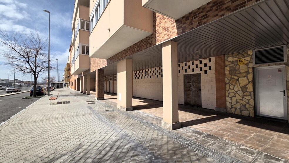 Local commercial dans Ávila, Ávila à louer - Photo de l’immeuble – Image 2 sur 4