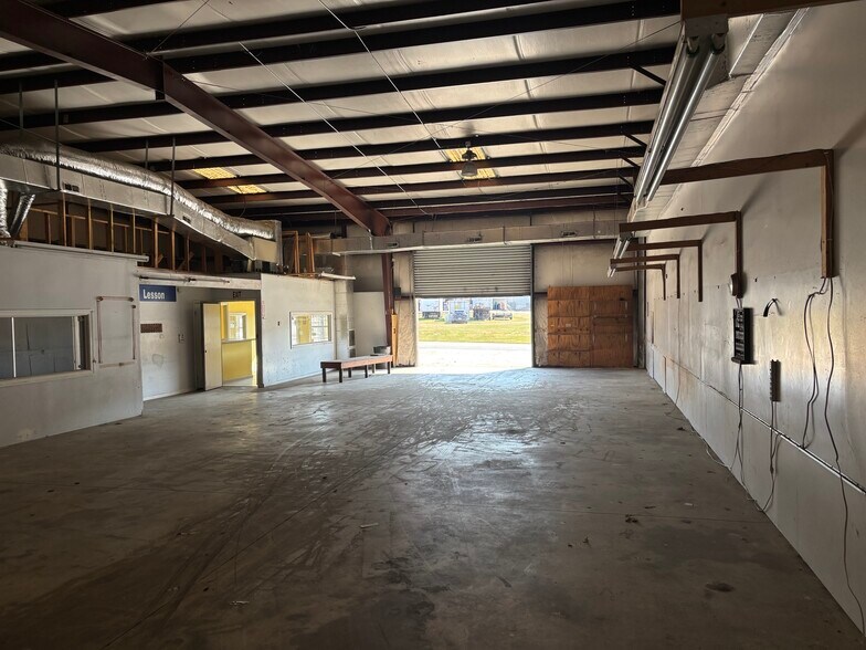 600 Keystone Ct, Pelham, AL à louer - Photo de l’immeuble – Image 2 sur 11