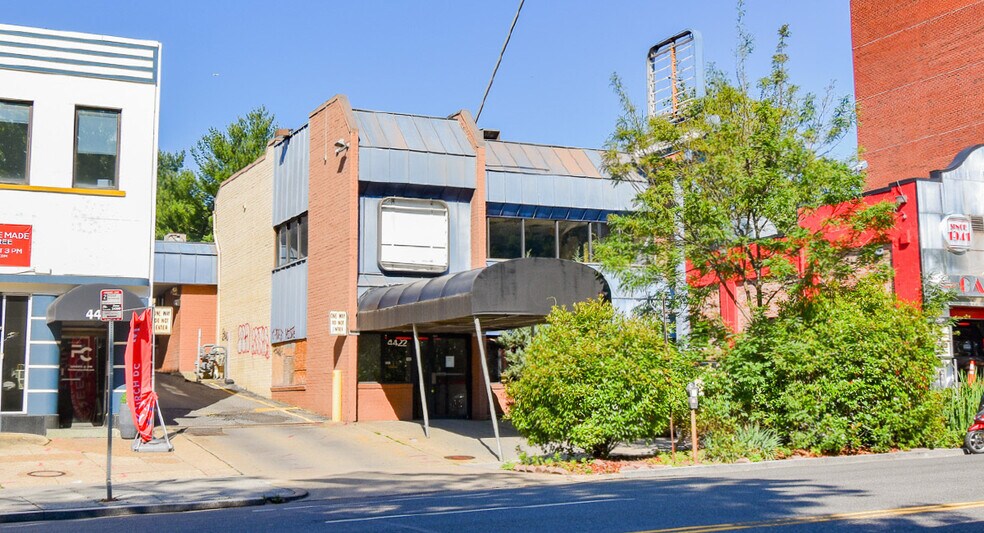4422 Connecticut Ave NW, Washington, DC à vendre - Photo de l’immeuble – Image 2 sur 7