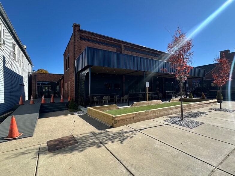 154 S Main St, Zelienople, PA à louer - Photo de l’immeuble – Image 3 sur 16