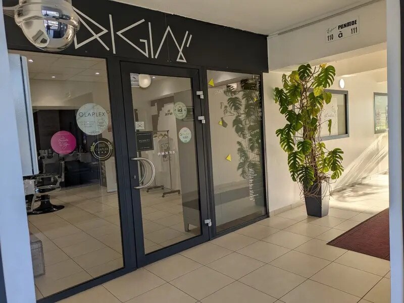 Local commercial dans Bourgoin-Jallieu à louer Hall d’entrée– Image 1 sur 10