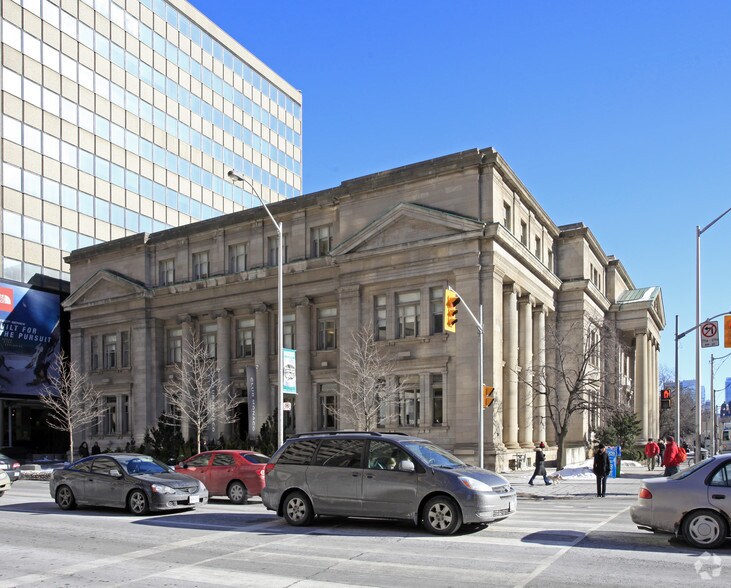 157 Bloor St, Toronto, ON à louer - Photo principale – Image 1 sur 5