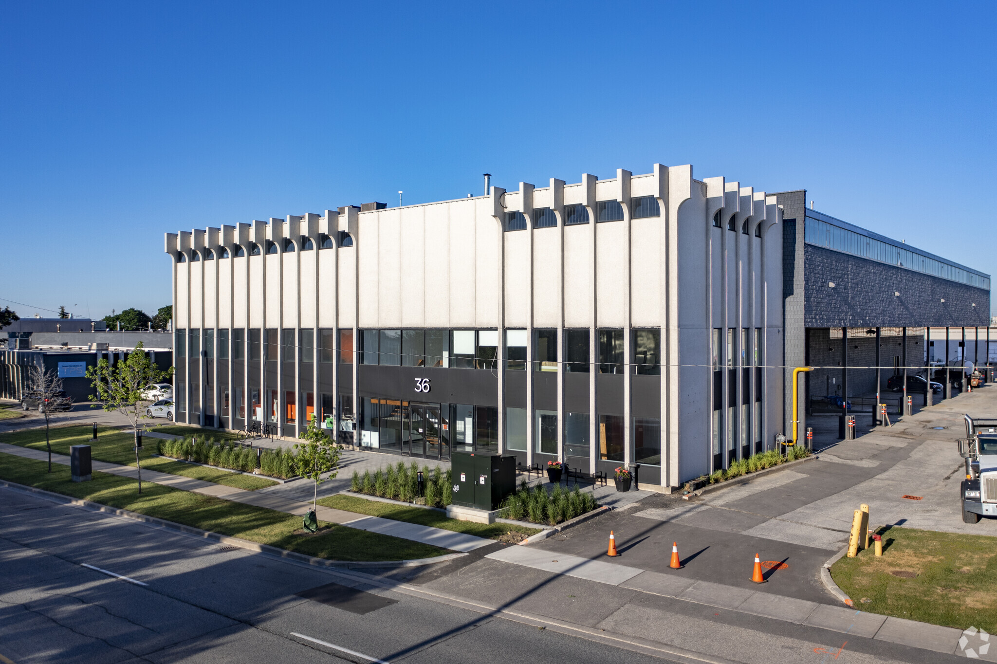 36 Horner Ave, Toronto, ON à louer Photo principale– Image 1 sur 6