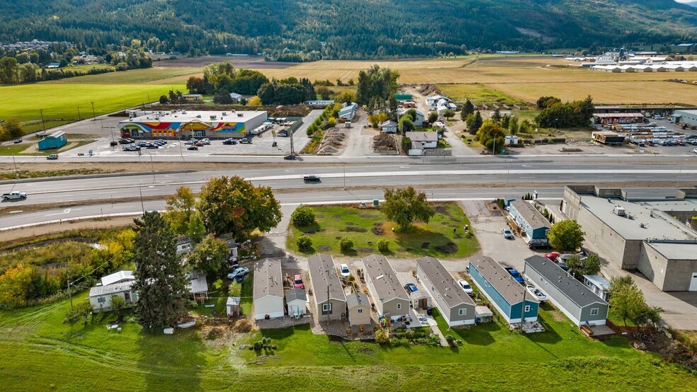 2261 19 Av NE, Salmon Arm, BC à vendre - Photo de l’immeuble – Image 3 sur 6