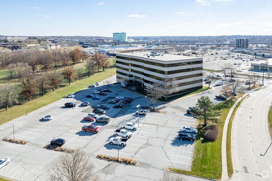 11422 Miracle Hills Dr, Omaha, NE à louer - Aérien – Image 2 sur 9