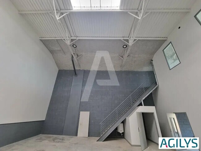 Plus de détails pour Industriel/Logistique à louer