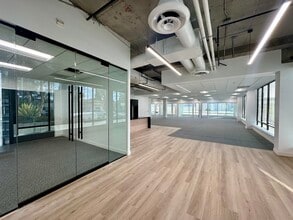 425 W Broadway, Glendale, CA à louer Photo intérieure– Image 2 sur 4