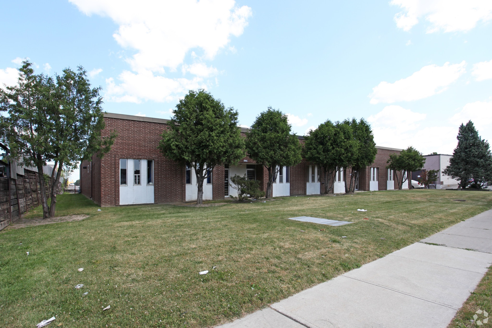 184-188 Limestone Cres, Toronto, ON à louer Photo principale– Image 1 sur 3