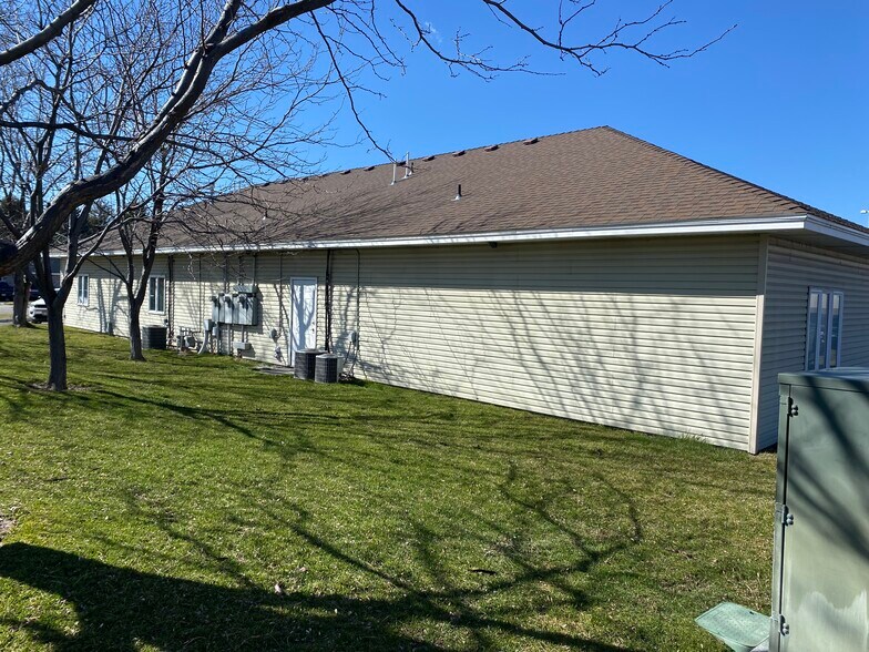 2450 E 25th St, Idaho Falls, ID à louer - Photo de l’immeuble – Image 3 sur 4