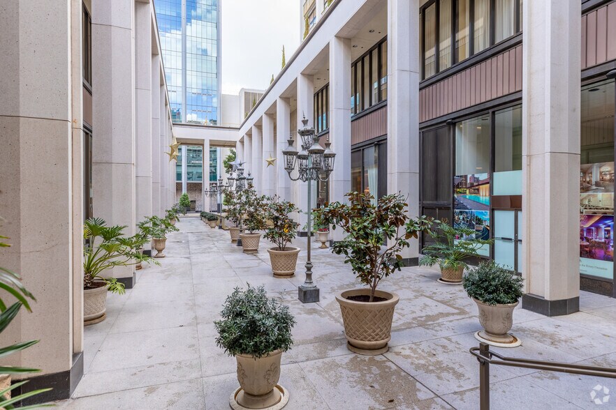 1055 2nd Ave, San Diego, CA à louer - Photo de l’immeuble – Image 3 sur 11