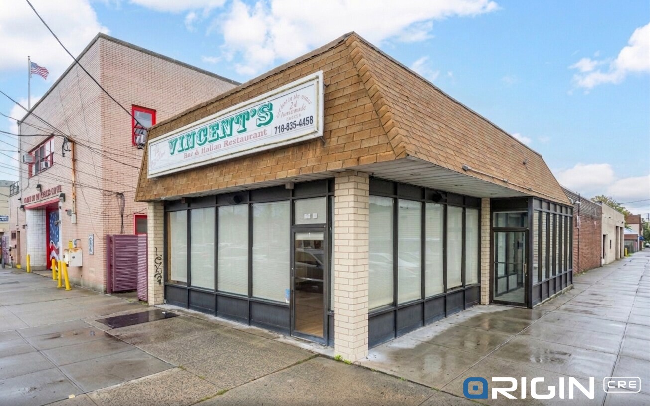 15913 Crossbay Blvd, Howard Beach, NY à louer Photo de l’immeuble– Image 1 sur 6