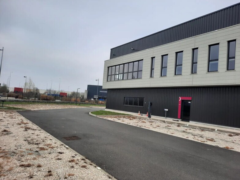 Industriel/Logistique dans Brie-Comte-Robert à louer - Photo de l’immeuble – Image 1 sur 6
