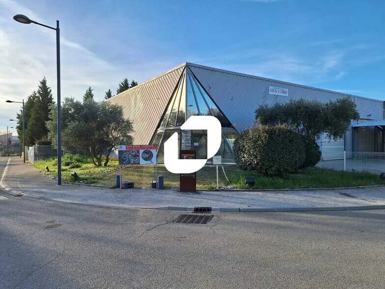 Bureau dans Saint-André-de-Sangonis à louer - Photo de l’immeuble – Image 1 sur 12