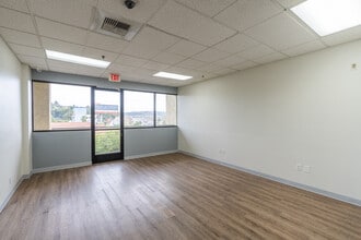 3142 Vista Way, Oceanside, CA à louer Photo intérieure– Image 2 sur 12