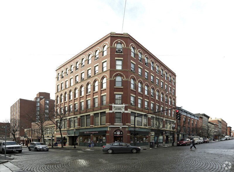 9 Central St, Lowell, MA à vendre - Photo de l’immeuble – Image 1 sur 10