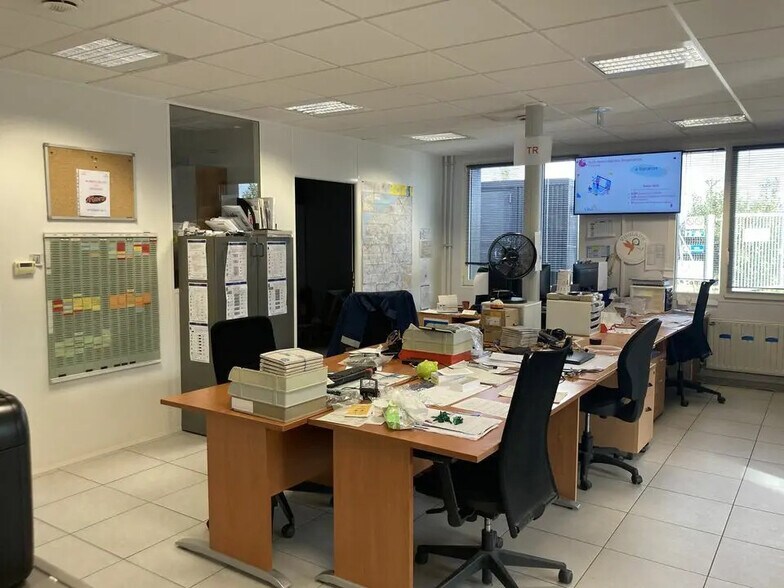 Local d’activités dans LE THUIT DE L'OISON à louer - Photo intérieure – Image 3 sur 8