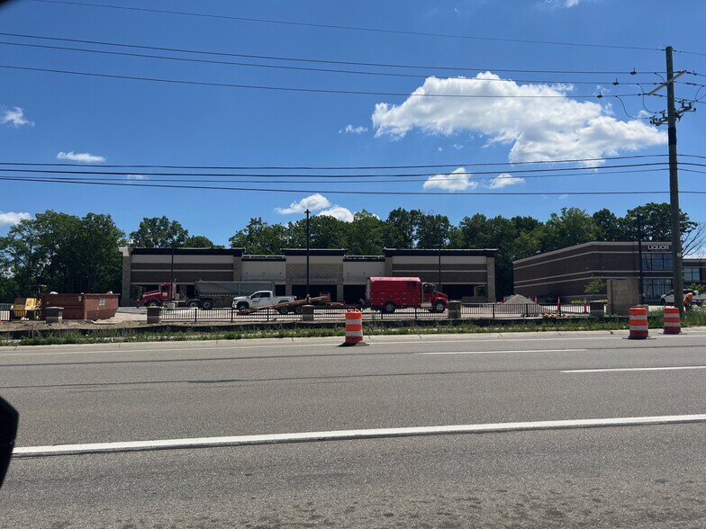 3901 S Lapeer Rd, Orion, MI à louer - Photo de l’immeuble – Image 3 sur 3