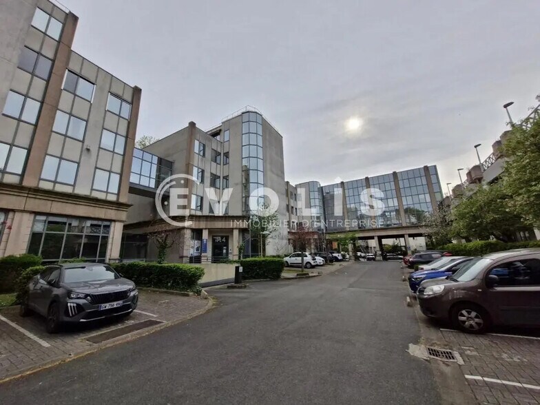 6-8 Rue Paul Cezanne, Neuilly-Plaisance à louer - Photo de l’immeuble – Image 3 sur 17