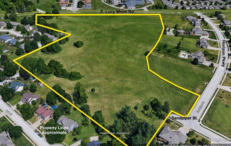 457 Lucy Webb rd, Raymore, MO à vendre - Photo de l’immeuble – Image 2 sur 9