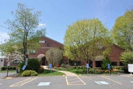 51 N Main St, Southington, CT à louer - Photo de l’immeuble – Image 1 sur 32