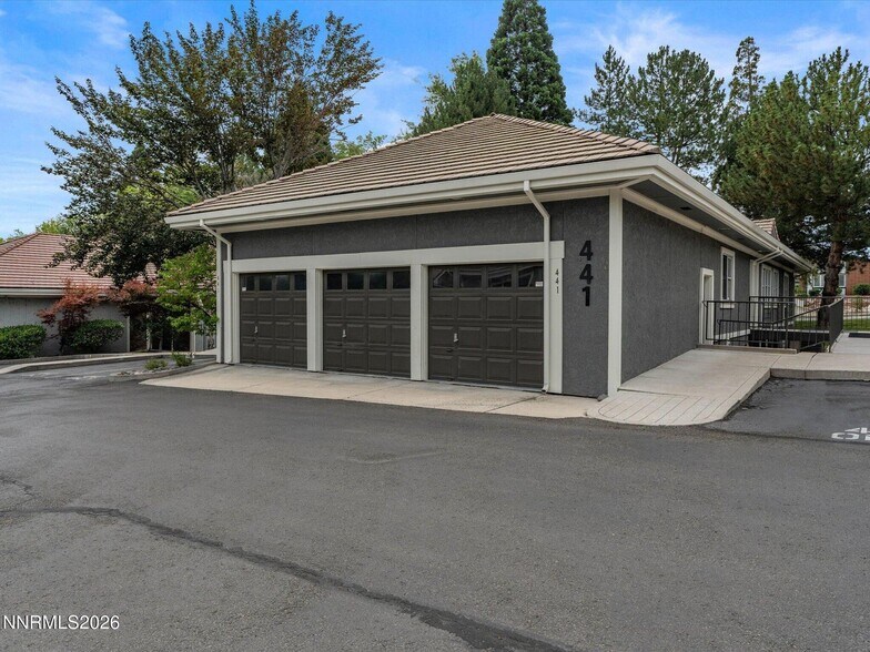 441 W Plumb Ln, Reno, NV à vendre - Photo de l’immeuble – Image 1 sur 53