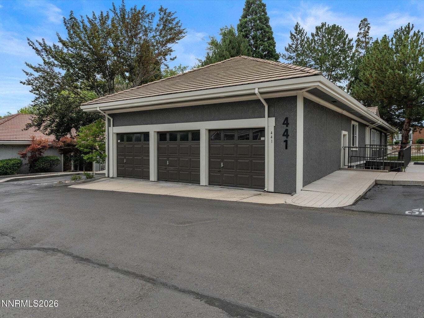 441 W Plumb Ln, Reno, NV à vendre Photo de l’immeuble– Image 1 sur 54