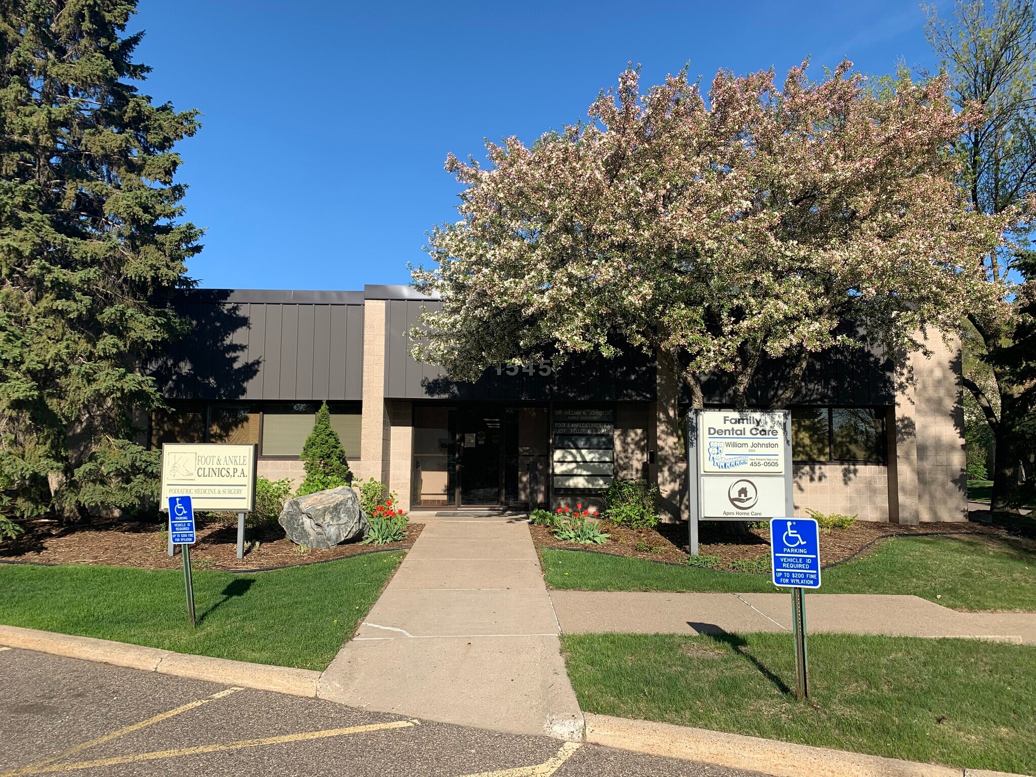 1545 Livingston Ave, Saint Paul, MN à louer Photo principale– Image 1 sur 4