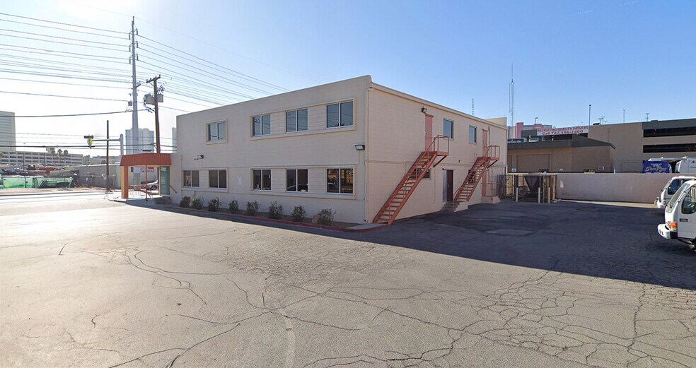 1818 Industrial Rd, Las Vegas, NV à louer - Photo de l’immeuble – Image 2 sur 4