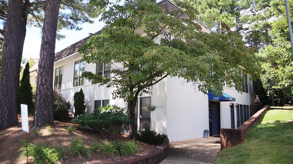 7509 Six Forks Rd, Raleigh, NC à louer - Photo de l’immeuble – Image 2 sur 5