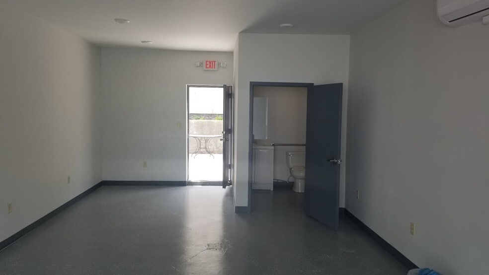 105 W Railroad St, Dickson, TN à louer - Photo intérieure – Image 3 sur 7