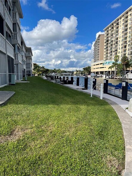 450 Paradise Isle Blvd, Hallandale Beach, FL à vendre - Autre – Image 3 sur 5