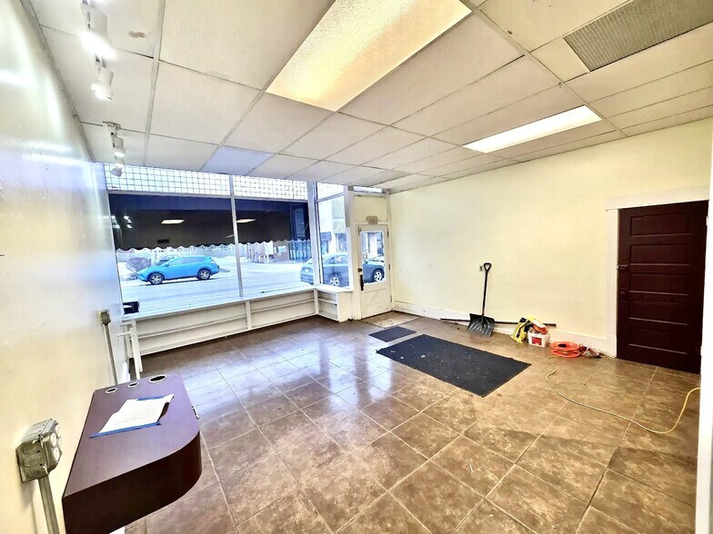 219 W Main St, Lexington, IL à louer - Photo intérieure – Image 2 sur 7
