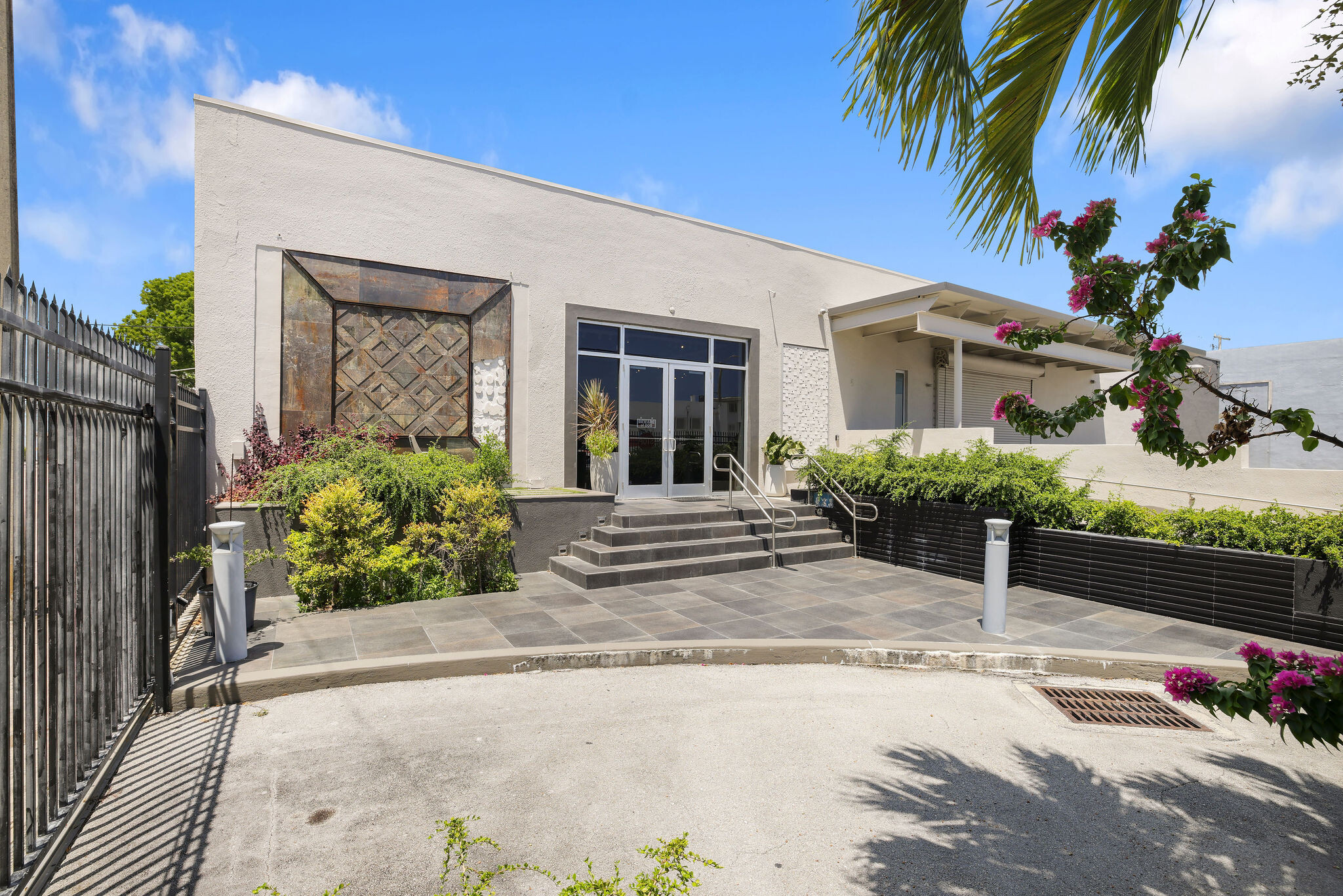 255-275 NE 59th St, Miami, FL à louer Photo de l’immeuble– Image 1 sur 21