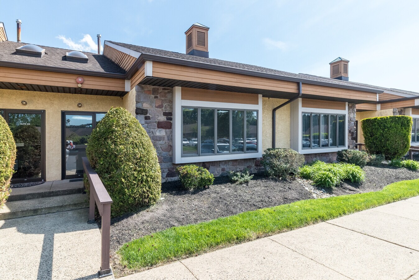 908-918 Town Center, New Britain, PA 18901 - Lot 910 - - Photo intérieure - Image 1 of 19