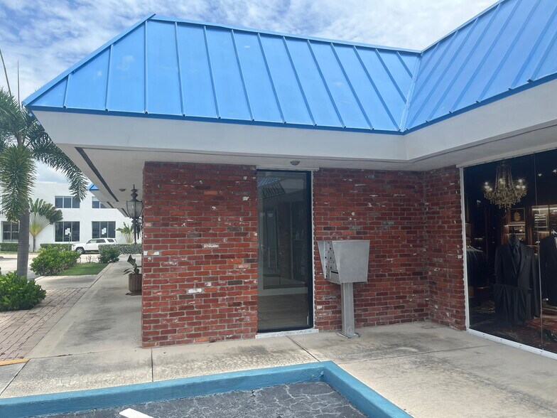 3700 S Dixie Hwy, West Palm Beach, FL à louer - Photo de l’immeuble – Image 2 sur 11
