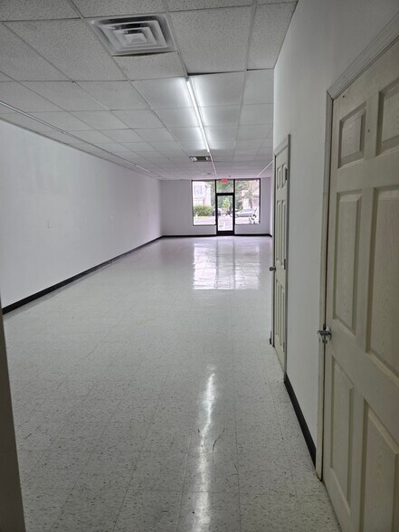 830 N Broad St, Woodbury, NJ à louer - Photo de l’immeuble – Image 3 sur 6