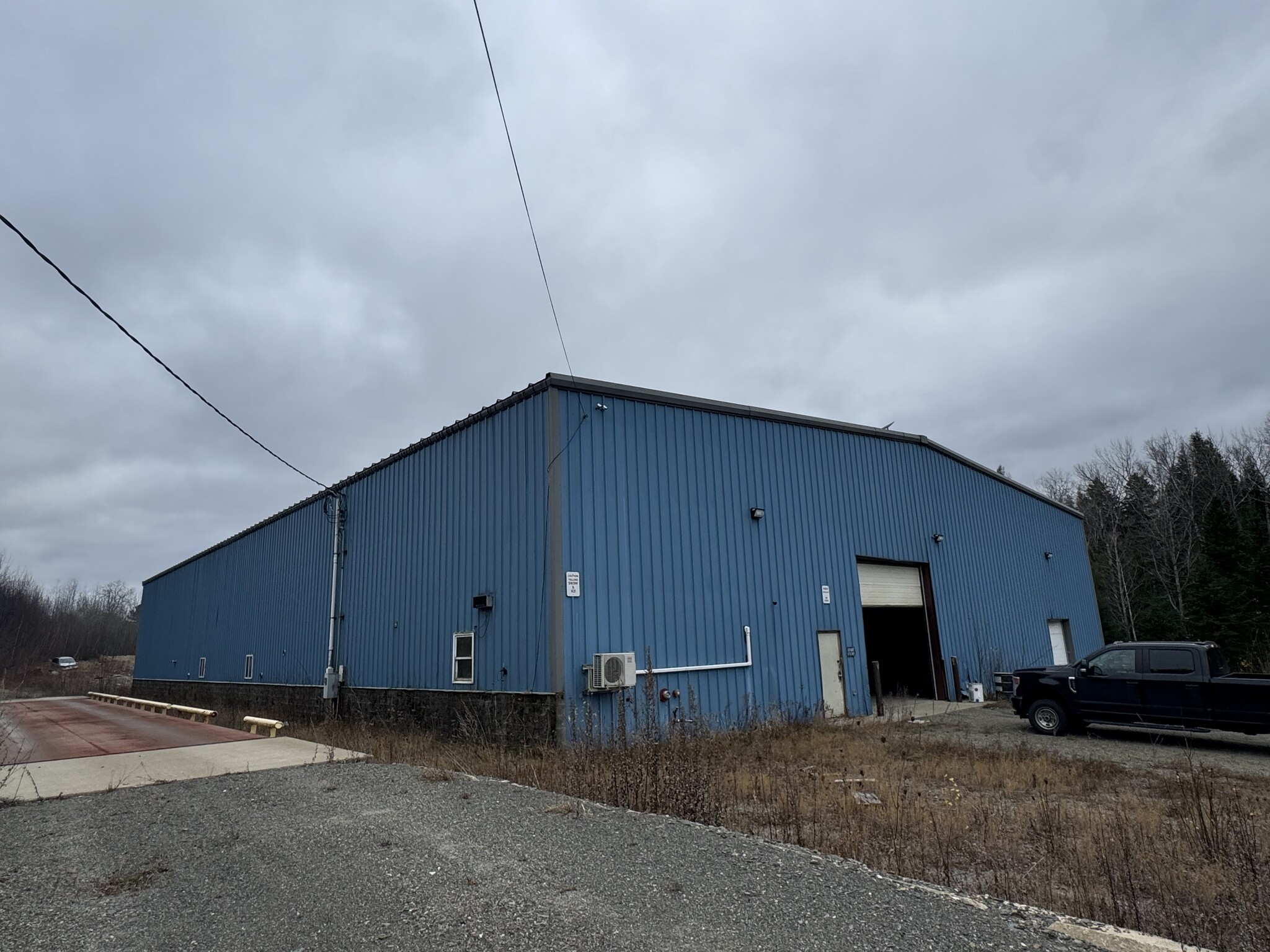 55 Industrial Dr, East Millinocket, ME à vendre Photo de l’immeuble– Image 1 sur 11
