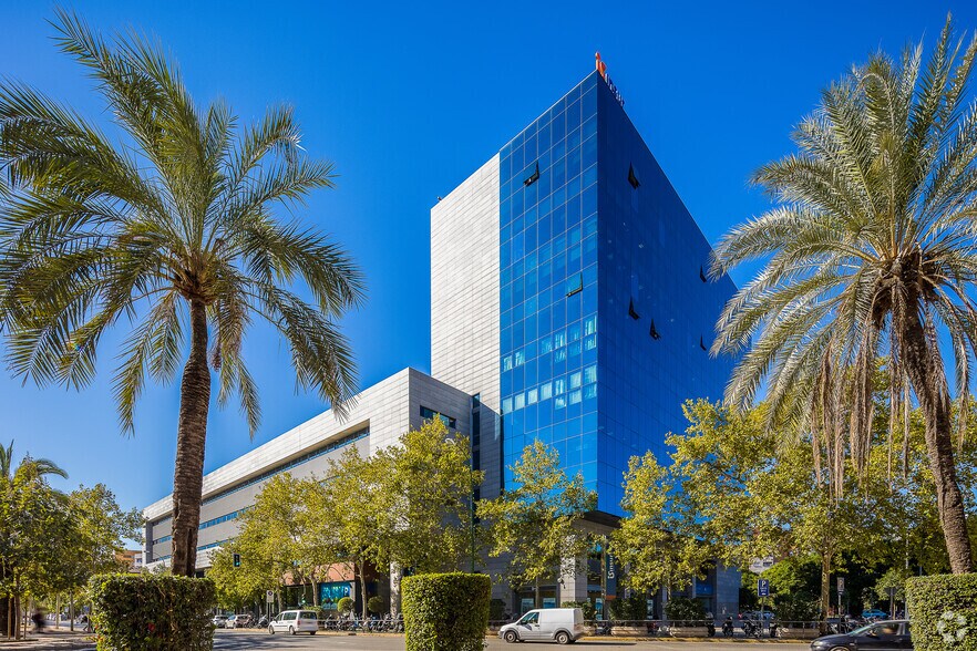 Avenida Diego Martínez Barrio, 10, Sevilla, Sevilla à louer - Photo de l’immeuble – Image 2 sur 7