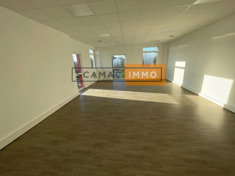 16 Rue Ampère, Pontoise à louer - Photo de l’immeuble – Image 3 sur 3