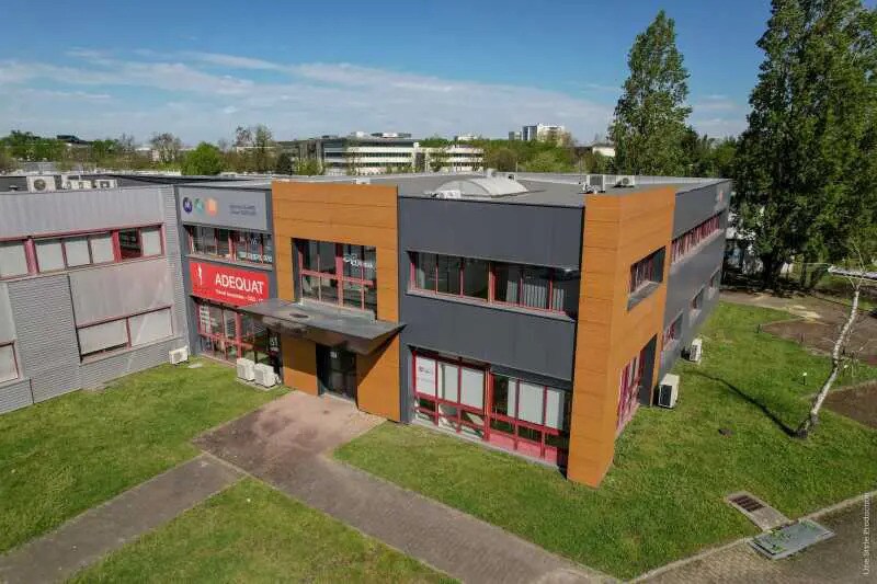Bureau dans Mérignac à louer - Photo de l’immeuble – Image 1 sur 9
